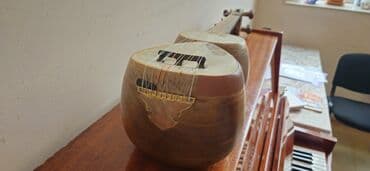 Professional Tar aləti. Tut ağacındandır. Heç bir çatı zədəsi yoxdur