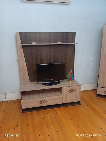 acılan kravat: Düz TV altlığı, Polkalı — 1