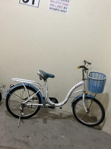 Uşaq/yunior şəhər velosipedi - Rəng: ağ-göy - Ölçü: təxminən 20–22