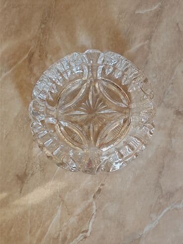 dekor: Xrustal Külqabı satılır. 2 ədəddir. Böyük olan 12 manat. Ağırdır — 6