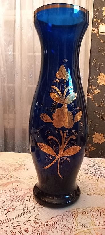 qapilar ev: Bir vaza, Bogem şüşəsi — 7