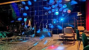 Ofisiant tələb olunur