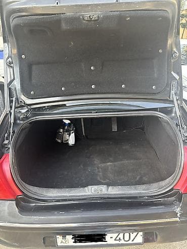 e 3 2: Peugeot 407: 2 l | 2005 il 411652 km Sedan — 6
