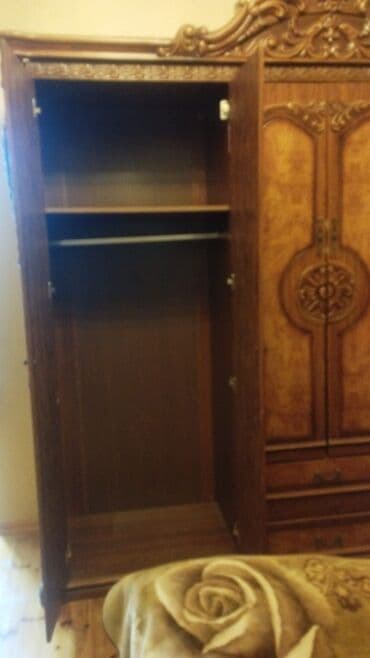 mebillər: İşlənmiş, Açılan, 6 qapı Düz dolab, Şifonyer — 2