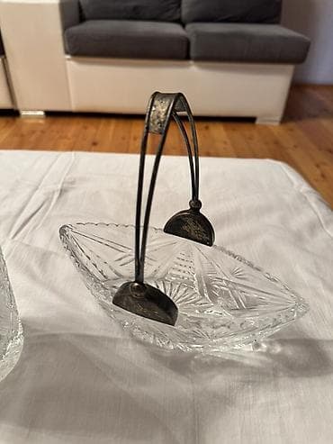 Столовые приборы: Kəsmə şüşə süfrə dəsti gümüş, 60-70 ilin Dəst Tərkib: - 1 ədəd hündür — 3