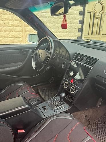mercedes e class: Mercedes-Benz C-Class: 2.3 l | 1998 il Sedan — 10