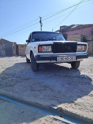 масляный радиатор: VAZ 2107 sedan – ağ rəng, 4 qapı. Texniki və xarici xüsusiyyətlər: - — 1