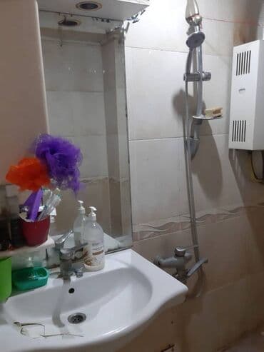 mkr: Bakı, 6-cı mikrorayon, 3 otaqlı, Köhnə tikili, 60 kv. m — 9