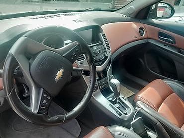 masin ucun antena: Chevrolet Cruze sedan – gümüşü rəng. - Kuzov: 4 qapılı sedan — 7