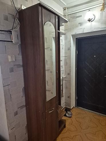 iki yerli divan: İşlənmiş, 1 qapı, Güzgülü, Qəhvəyi, Digər material, Açılan, Düz dolab — 1