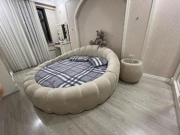 dəsti: Dairəvi dizaynlı yumşaq çarpayı və uyğun tumbalar dəsti - Forma — 2