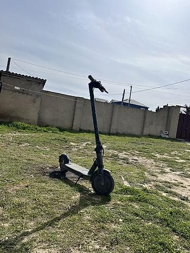 Elektrik nəqliyyatı: Elektrik skuter – şık qara dizayn, şəhərdaxili rahat hərəkət üçün — 3