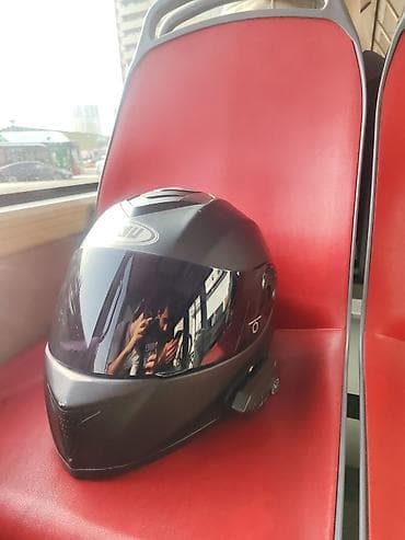 w202 on şuşə: Tam örtülü motosiklet dəbilqəsi – qara rəng, tünt vizorlu — 3