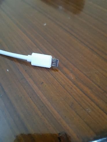 azercell modem satilir: Məhsul: Micro-USB girişli 4-port USB Hub Təsvir: - Smartfon, planşet — 4