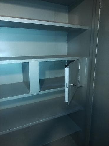 Seyf skaf. Seyf dolab böyük ölçüdə. Zavod istehsal. Seyf şkaf. Demir — 5