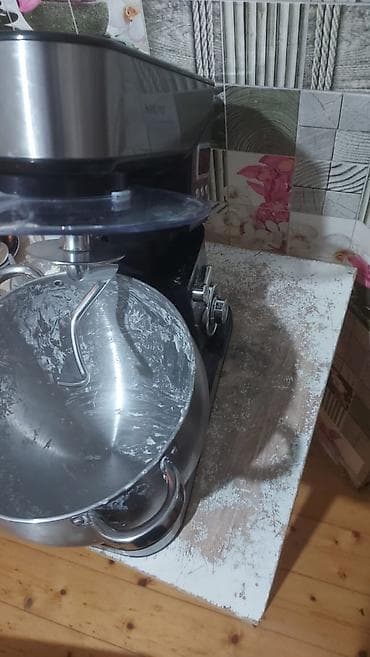 ariston 50 l: Az işlənmiş xəmir yoğuran aparatı satılır, 400 manata alınıb, 200 — 6