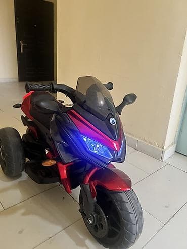 oyuncalar: Uşaq üçün elektrikli üçtəkərli motosiklet - Rəng: qırmızı-qara, idman — 2