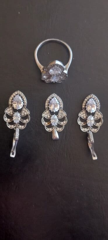 1 грамм золота цена 585 в баку: Gümüş dəst "üzük, sırğa və həmayil" dəsti satılır. Üzüyün ölçüsü 8.5 — 25