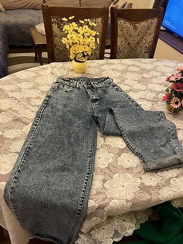 Джинсы: Yüksək belli düz kəsim (straight/relaxed fit) cins şalvar. 28 razmer — 1