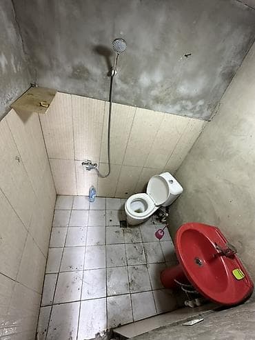 yeni ramanida ev: Yeni Ramanada 3 otaqlı ev kirayə verilir.Yalnız ailələrə verilir — 4