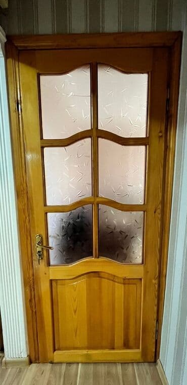 şpon qapılar: 6 ede qapıdı 5i şüşeli 1i şüşesiz hamısı bir yerde 100 manat Məhsul — 2