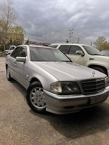 Mercedes-Benz C 200: 2 l | 1999 il Sedan