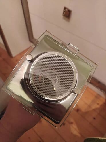 ucuz dam örtükləri: Metal korpuslu və şüşə panelli kvadrat formalı spot lampası. Tavana — 1