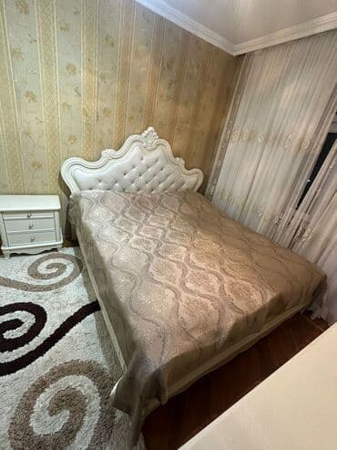 Taxtadandır. Yaxşı vəziyyətdədir