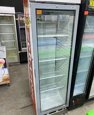 Tək qapılı vitrin soyuducu - Şüşə ön qapı: məhsulların aydın