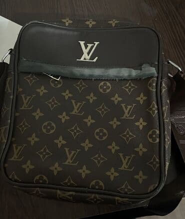 Çiyin çantası, Louis Vuitton