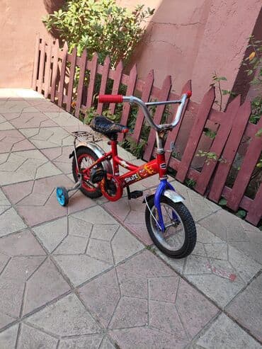 велосипеды 12 дюймов: Şəkillərdə qırmızı rəngli uşaq velosipedi təsvir edilmişdir — 2