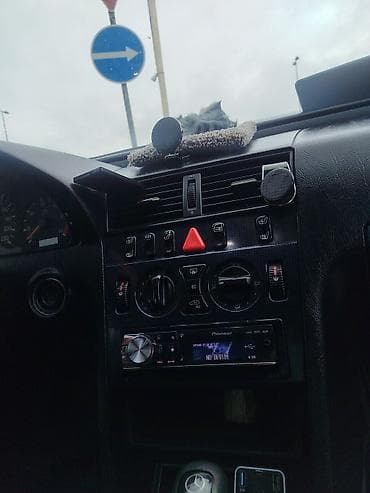 mercedes c 220: Mercedes-Benz 220: 2.2 l | 1998 il Sedan — 10