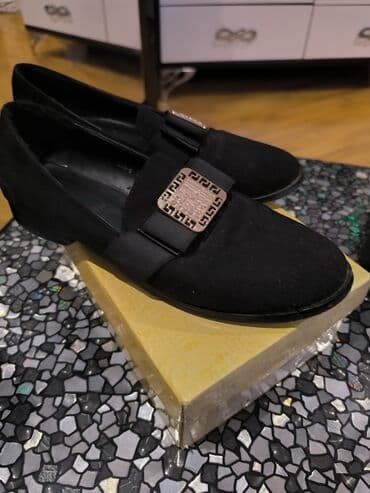 Женская обувь: Qadın ayaqqabı.Cox az weyinilib .Yeni kimidi. 1) Qara mokasinlər - — 2