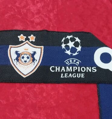 Qarabağ futbol klubunun azərkeş şərfləri satılır. Xüsusi fərqi odur