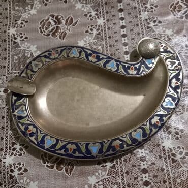 хочу продать марки: - Külqabı - Minalı və Buta formalı. - Üstündə kiril əlifbası ilə БАКЫ — 4