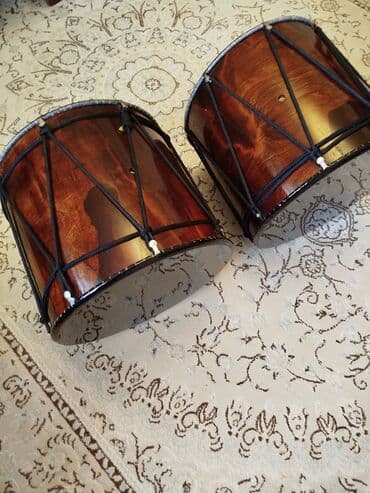 Fleytalar: İkili nağara dəsti - Korpus: cilalı tünd qoz rəngli taxta, səthdə — 2