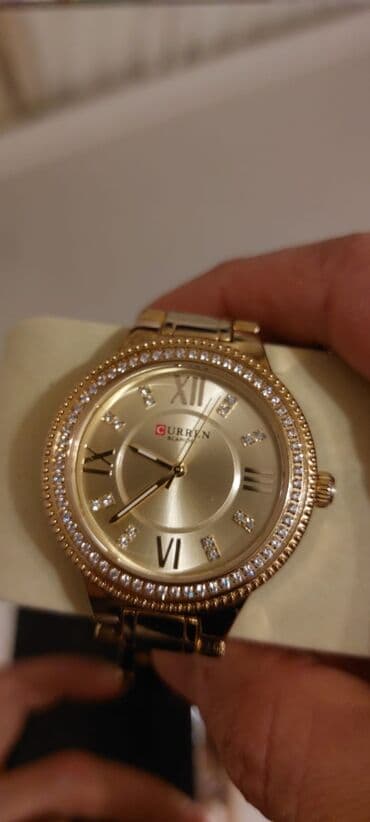 qizil qolbaq: Qol saatı, Curren, rəng - Qızılı — 1