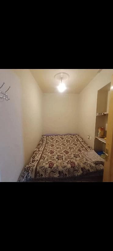 kirayə 1 otaq: Geniş və işıqlı mənzil Satılır şəhərin mərkəzi bazardan yuxarda 3 — 5