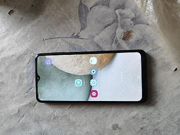 telefon ratsiya: Smartfon – qara rəng - Korpus: nazik, yüngül, mat qara arxa panel - — 8
