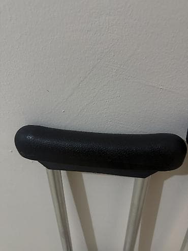 Ходунки, костыли, трости, роллаторы: Alüminium qoltuqağacı (1 cüt) 10gün işlenib evde ancaq,tezedir . - — 2