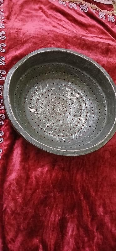 Məhsul: Qedim Mis süzgəc/ələk qabı Xüsusiyyətlər: - Material:mis