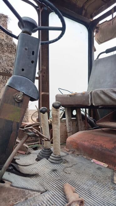 89 traktor: Kənd təsərrüfatı üçün tırtıllı olmayan, dar izli çərçivəyə malik 4 — 8