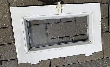 Kiçik PVC pəncərə çərçivəsi və şüşə blok - Material: ağ PVC çərçivə -