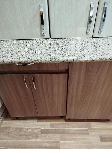 Mətbəx şkafı dəsti - Aşağı hissə: ağac naxışlı qəhvəyi alt dolablar