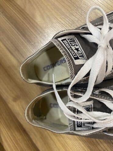 qadınlar üçün hündür ketlər converse: Converse, original sneaker. Sadəcə birinin içərisində daban hissəsində — 3