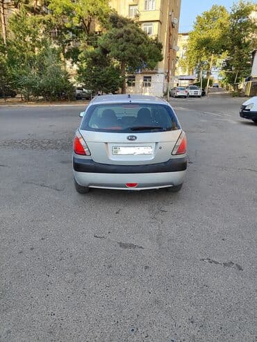 kia sportec: Kia Rio: 1.4 l | 2005 il Hetçbek — 4