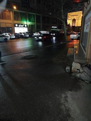 Həyət evləri və villalar: Obyekt üçün vitrinli kommersiya sahəsi - Yerləşmə: Geniş, hərəkətli — 1