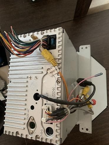 Avtomobil üçün multimedya/naviqasiya başlığı Xüsusiyyətlər: - Ön