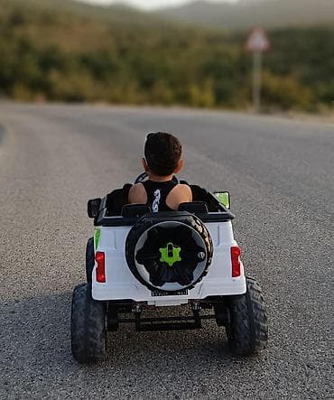 maşn oyunu: Uşaq üçün elektrikli maşın çox yaxşı vəziyyətdədi yeni kimidi çox az — 3