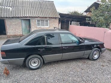 фольксваген седан: Mercedes-Benz sedan – W124 seriyası (qara/gümüş iki rəngli kuzov) — 3